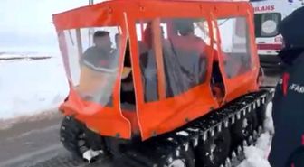 Gaziantep'te düşük riski olan hamile kadın paletli kar aracıyla kurtarıldı