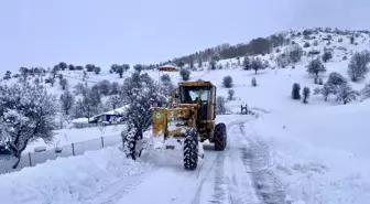 Giresun ve Gümüşhane'de 84 köy yolunda karla mücadele sürüyor