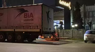 İnegöl OSB'de TIR'ın dorsesinden düşen işçi yaralandı