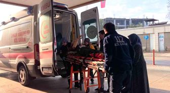 İnşaat demirlerinin altında kalan işçi yaralandı