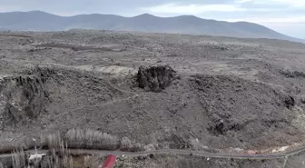 Kaya kütlesi üzerine kurulu 1000 yıllık Murtaza Kalesi zamana direniyor