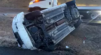 Konya'da otomobil refüje devrildi: 4 yaralı