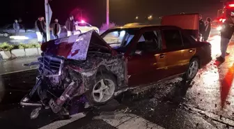 Sakarya'da otomobilin minibüse çarptığı kazada 2 kişi yaralandı