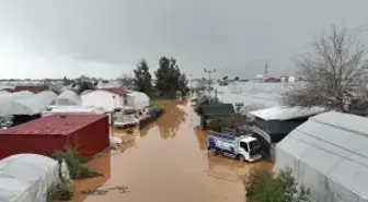 'Sarı kod'la uyarılan Antalya'da tarım alanları su altında kaldı