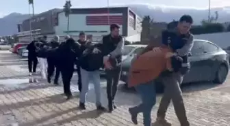 Şiddet uygulayarak banka hesabındaki 35 bin TL'yi ve cep telefonunu gasp eden 6 kişi tutuklandı