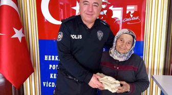 Tomarzalı yaşlı kadın, ördüğü çoraplarla yürekleri ısıttı