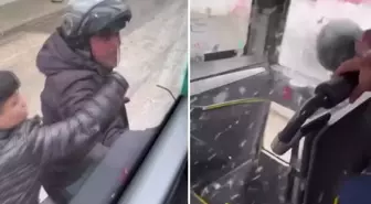 Trafikte tartıştığı servis aracının camını kaskıyla kırdı