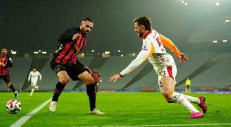 Trendyol Süper Lig: Fatih Karagümrük: 1 Galatasaray: 1 (İlk yarı)