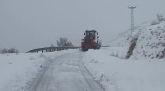 Yolu kapanan köydeki şehit ailesi için ekipler seferber oldu