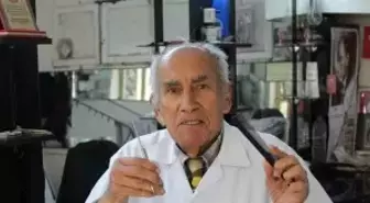 80 yaşında, 66 yıldır berber