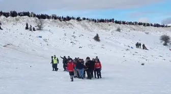 Aladağ Kayak Merkezi'nde yaralanan genç ambulans helikopterle hastaneye kaldırıldı
