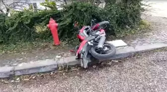 Ankara'da motosiklet sürücüsü köpeğe çarpmamak isterken kaza yaptı