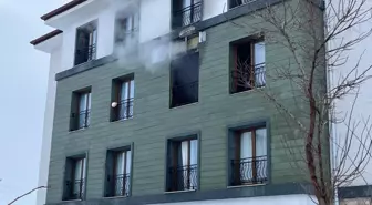 Apartmanda çıkan yangında 11 kişi dumandan etkilendi