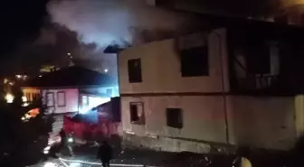 Beypazarı'nda Çıkan Yangında 6 Ahşap Ev Kül Oldu