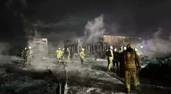 Büyükçekmece'de depoda çıkan yangın söndürüldü