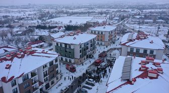 Elazığ'da binada çıkan yangında 11 kişi dumandan etkilendi