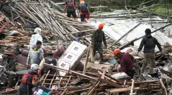 Endonezya'da toprak kayması: 10 ölü