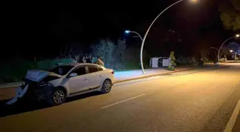 Gazipaşa'da park halindeki otomobile çarpan sürücü kaçtı