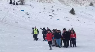Kayak yaparken ayağı kırıldı, ambulans helikopterle hastaneye kaldırıldı