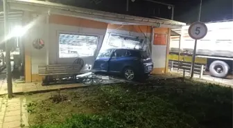 Silivri'de kantar binasına çarpan otomobilde bir kişi hayatını kaybetti