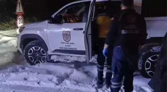 Sivas'ta ekipler yolu kardan kapanan mezrada düşerek yaralanan kadın için seferber oldu