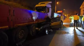 Tofaş Tır'a ok gibi saplandı: 1'i ağır 2 yaralı