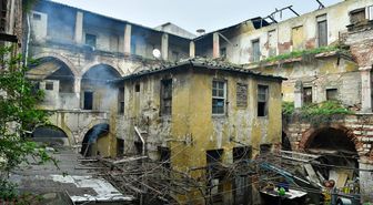 Vali Gül, Yadigar Projesi kapsamında restore edilmesi planlanan Şekerci Han'da incelemelerde bulundu
