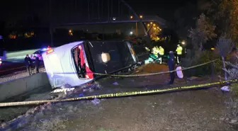 Adana'da yolcu otobüsü devrildi: 8 yaralı