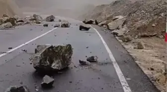 Artvin-Şavşat Kara Yolu Heyelan Nedeniyle Ulaşıma Kapandı