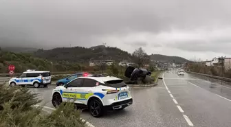 Aydın'da trafik ışığına çarpan otomobildeki 2 kişi yaralandı