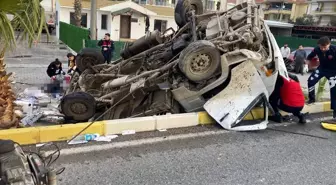 Balıkesir'de kamyonetin devrilmesi sonucu 2 kişi öldü, 1 kişi yaralandı