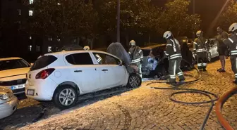 Beşiktaş'ta park halindeki 4 otomobil alev alev yandı