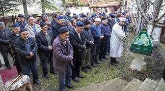 Bolu'da evinde çıkan yangından kedisiyle kurtulan 'Ali Dede' hayatını kaybetti