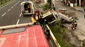 Edremit'te kamyonet bariyerlere girdi: 2 ölü, 1 yaralı