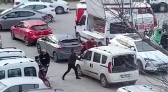 İzmir'de polis merkezi önünde sopayla darp kamerada