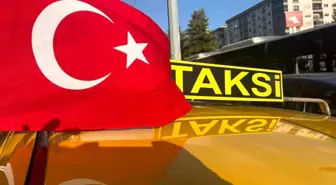 İzmir'de taksicilerden Türk bayraklı konvoy