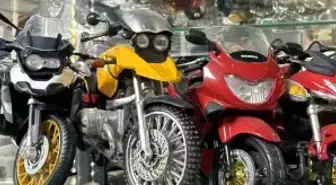 Motosiklet tutkusunu koleksiyona çevirdi