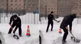 New York Belediye Başkanı Mamdani, kar küreme çalışmalarına katıldı