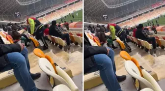 Polis, üşüyen çocuğa kendi çorabını çıkarıp giydirdi