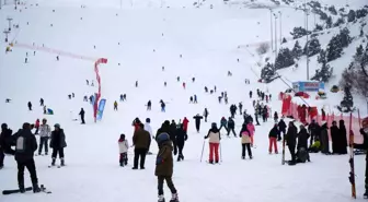 Rap müziğin yıldızı Çakal Ergan Kayak Merkezi'nde