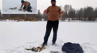 Türkiye'nin en uzun nehri dondu, üzerinde eskimo usülü balık avladılar