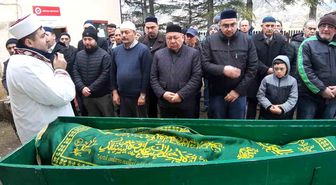 Yanan evinin önünde kedisine sarıldığı fotoğrafla tanınan Ali Meşe son yolculuğuna uğurlandı
