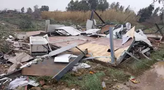 Antalya'da peş peşe hortumlar; seralar yıkıldı, çatılar uçtu