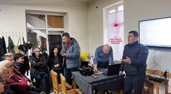 Datça'da badem üreticilerine hastalık ve zararlılarla mücadele eğitimi verildi