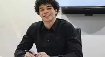 Efsane futbolcunun oğlu Real Madrid ile profesyonel sözleşme imzaladı