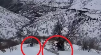 Eğimli arazide işçiler, karda kayan direkle birlikte sürüklendi; o anlar kamerada