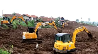 Endonezya'nın Batı Cava Eyaletinde Yaşanan Heyelanda Hayatını Kaybedenlerin Sayısı 38'e Yükseldi