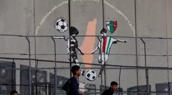 Filistinliler, Batı Şeria'daki Ayida Mülteci Kampı'nda bulunan stadyumun yıkım tehdidine sanatla direniyor