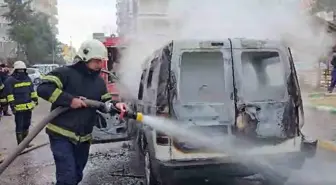 Gaziantep'te ticari araç alev alev yandı
