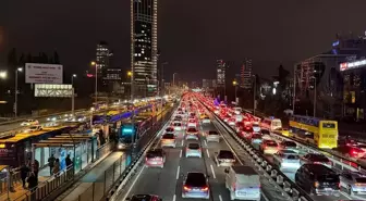 İstanbul'da akşam saatlerinde trafik yoğunluğu yüzde 85'e çıktı